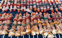 小姐姐烤串,小姐姐烤串，美味与风情并存